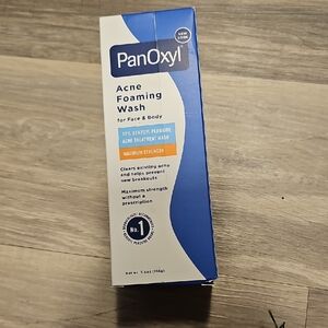 Acne Foaming Wash - Blue and White